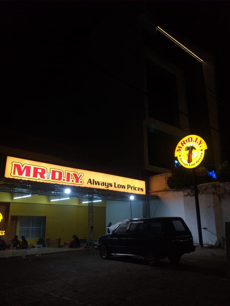 MR.DIY Storefront Lightbox & Logo Sign